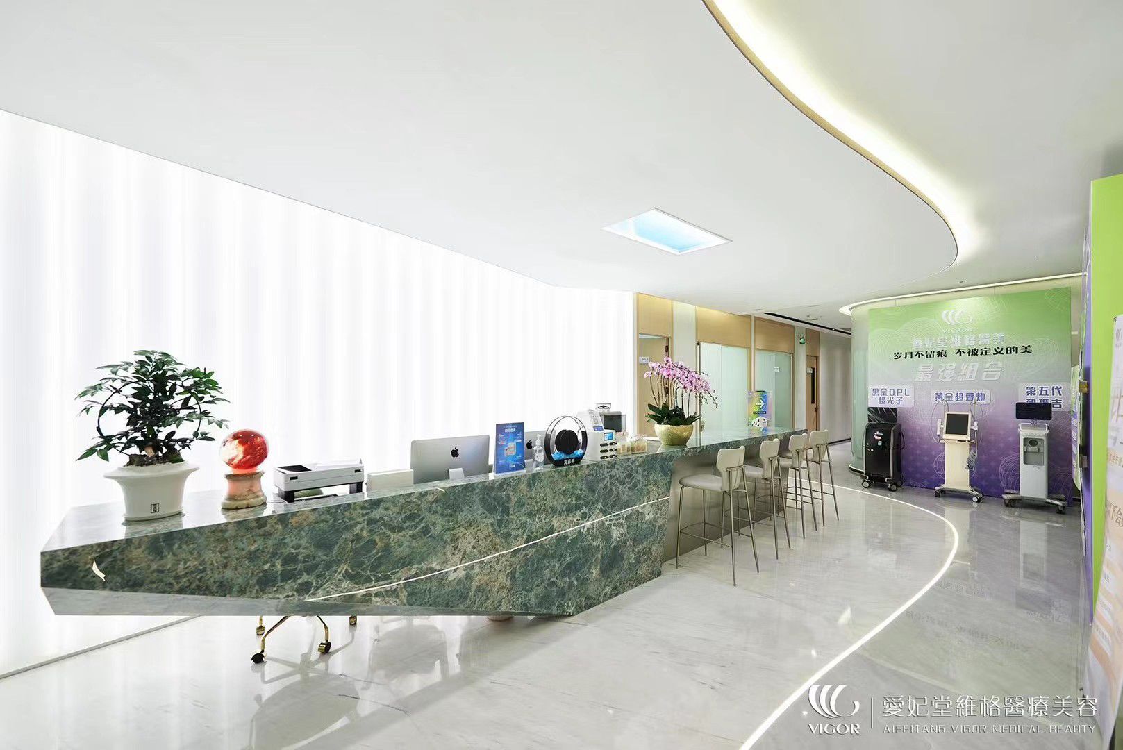 Vigor Shilong reception, green marble counter